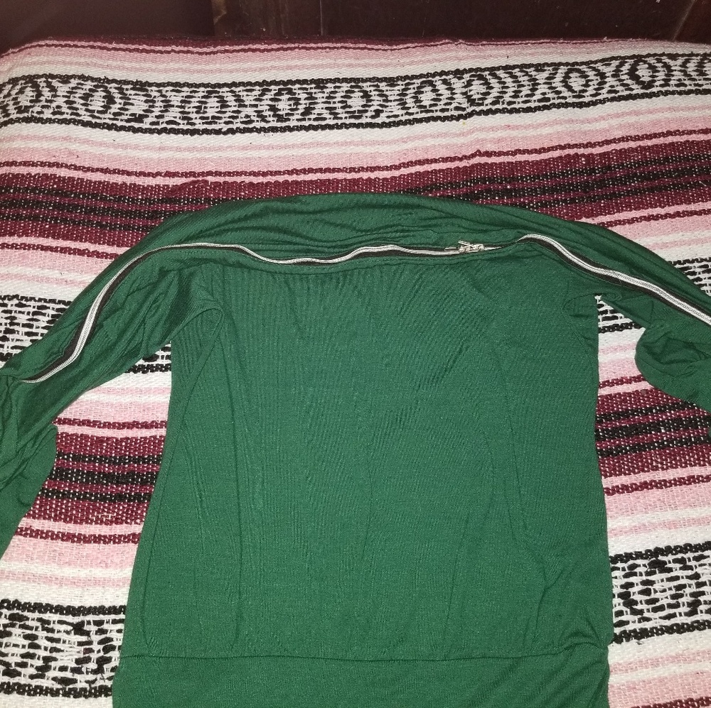 Zipper for kneck opening